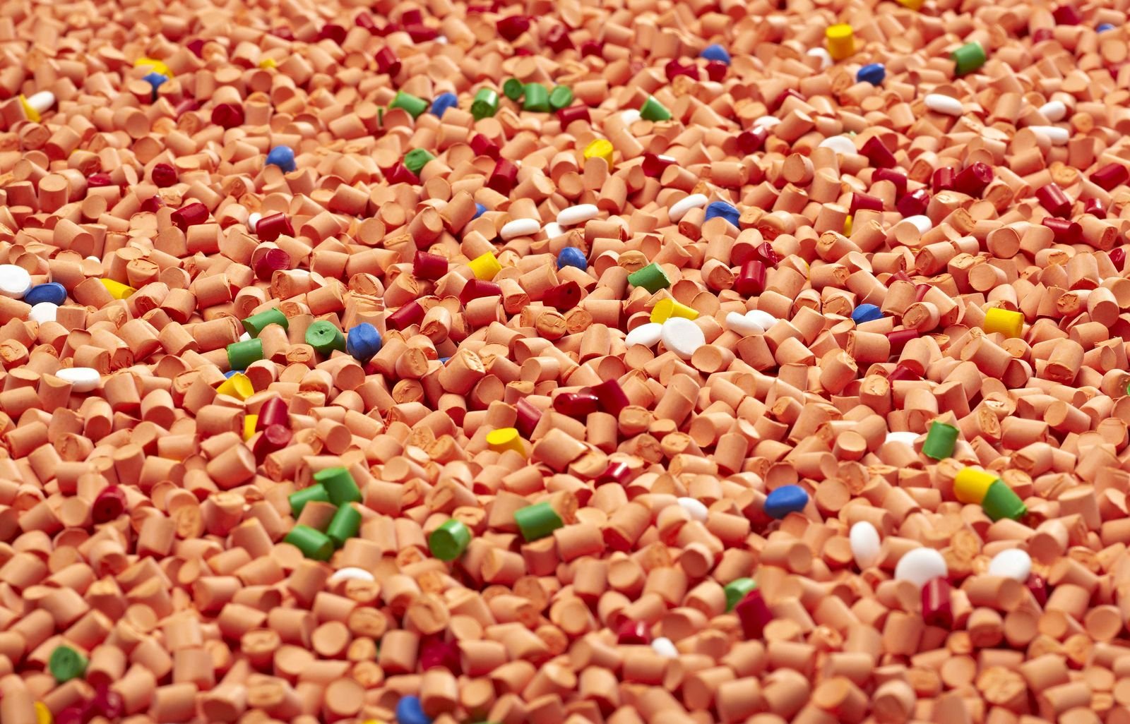 Orange thermoplastic elastomer granulate