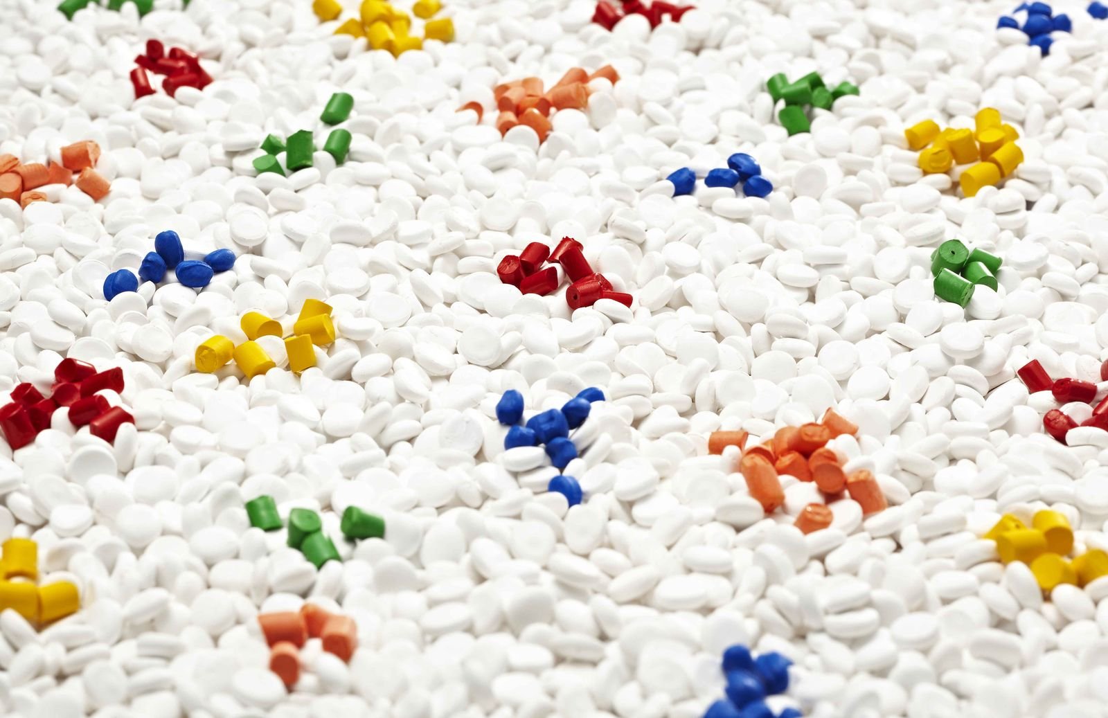 White polyamide 66 chips